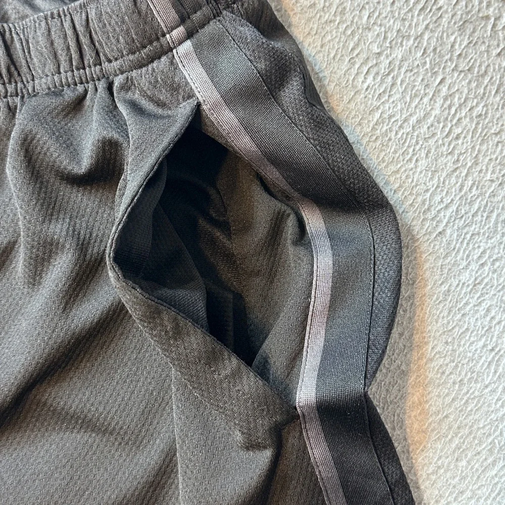 Nike Shorts Mens S Black 646151-010‎ Basketball Athletic Training Side Stripe